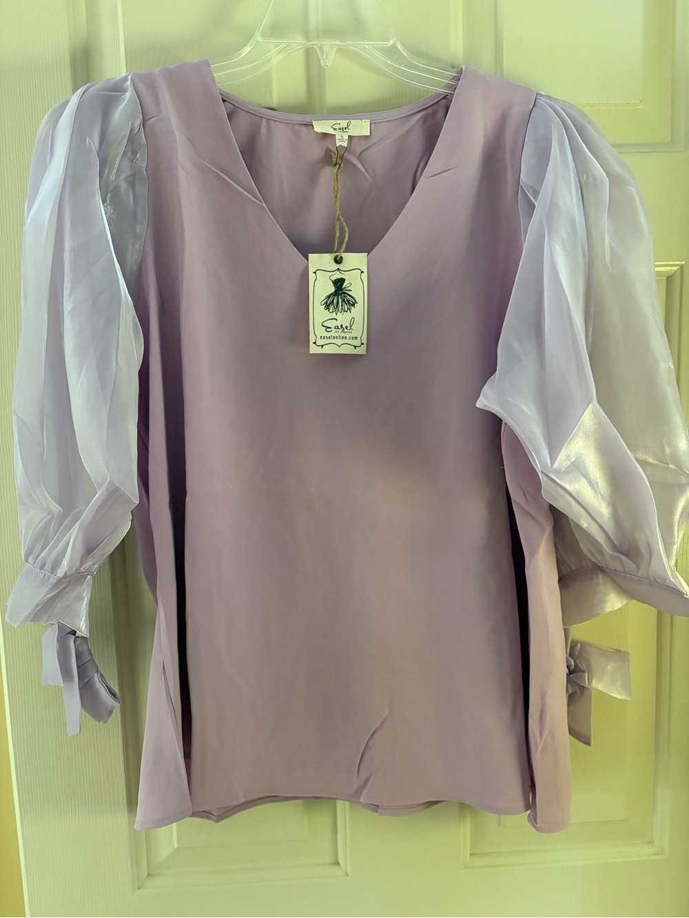 Easel Lilac Puff-Sleeve V-Neck Women's Top